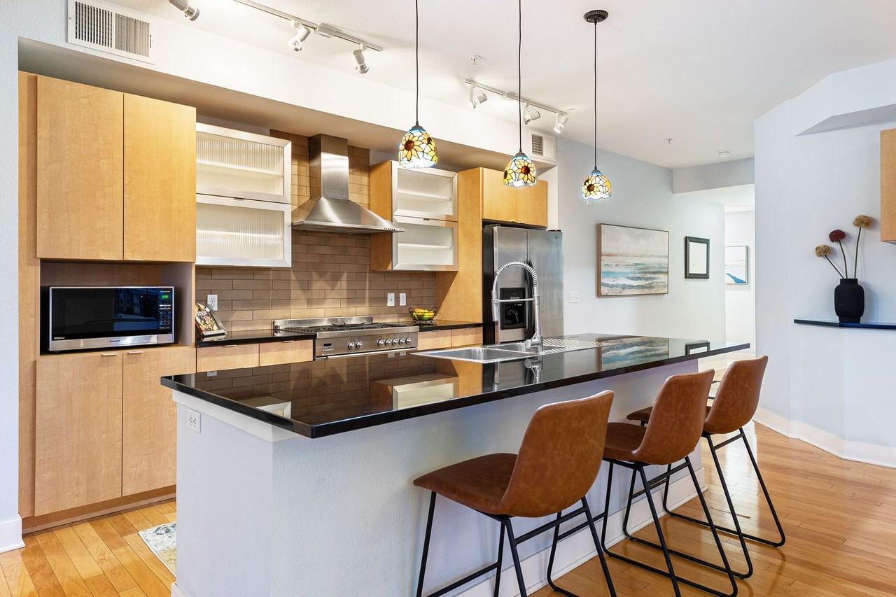 2240 N Clay St - Photo 6 of 29