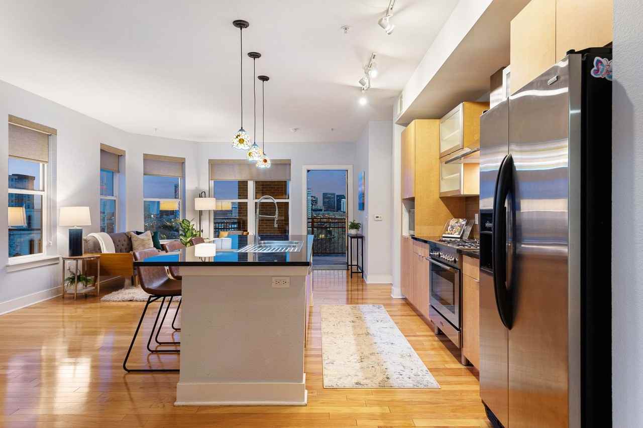 2240 N Clay St - Photo 7 of 29