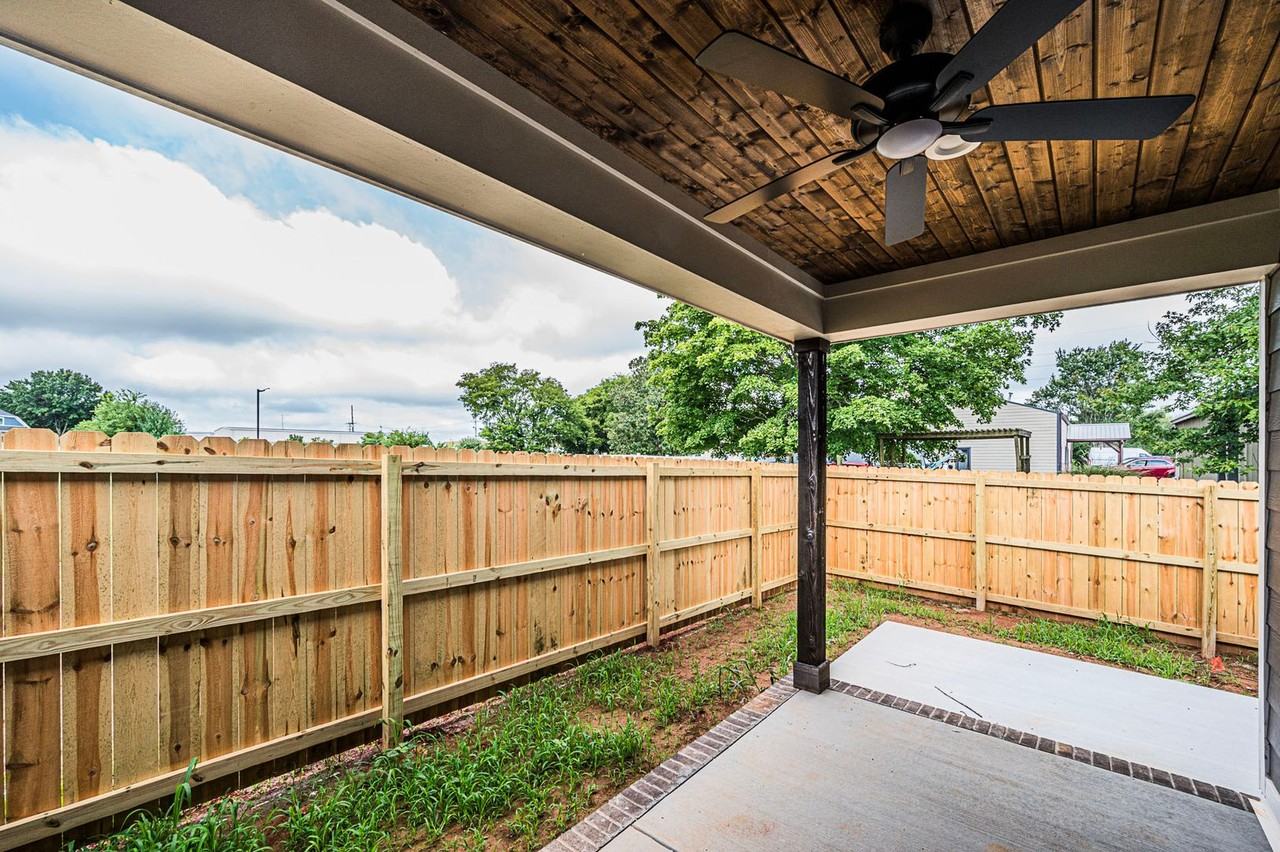 562 Providence Court - Photo 3 of 22