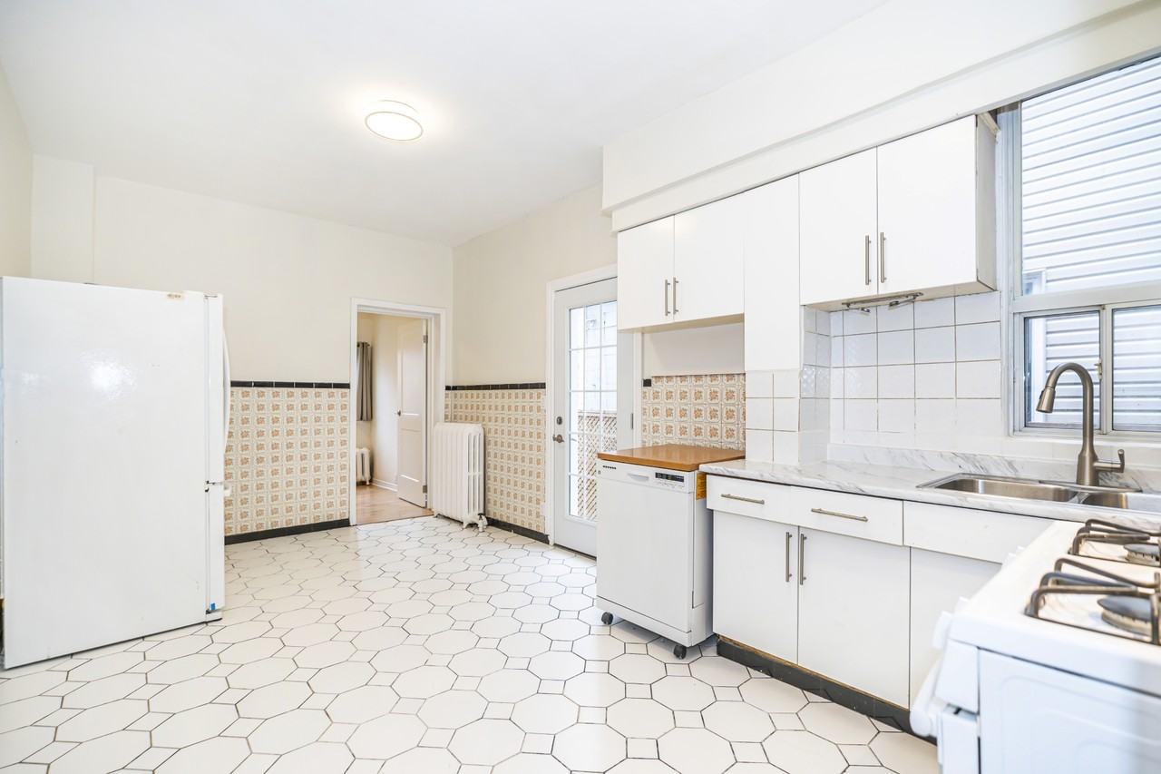 150 A Palmerston Avenue #A - Photo 2 of 10