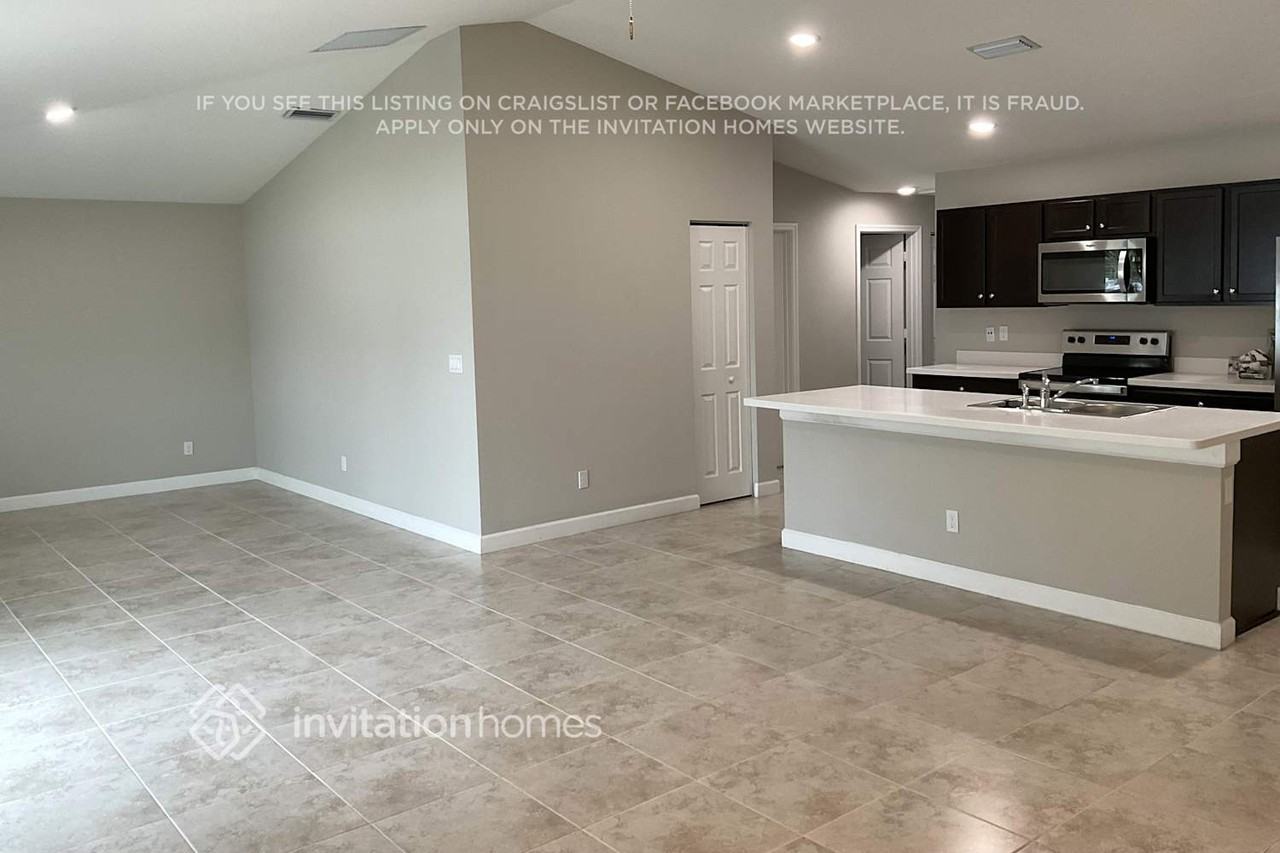 519 Fort Pierce St Sw - Photo 4 of 14