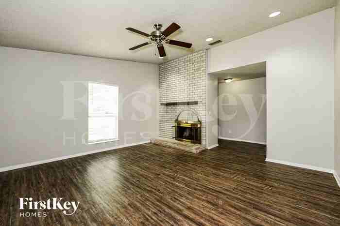 218 Longshadow - Photo 2 of 16