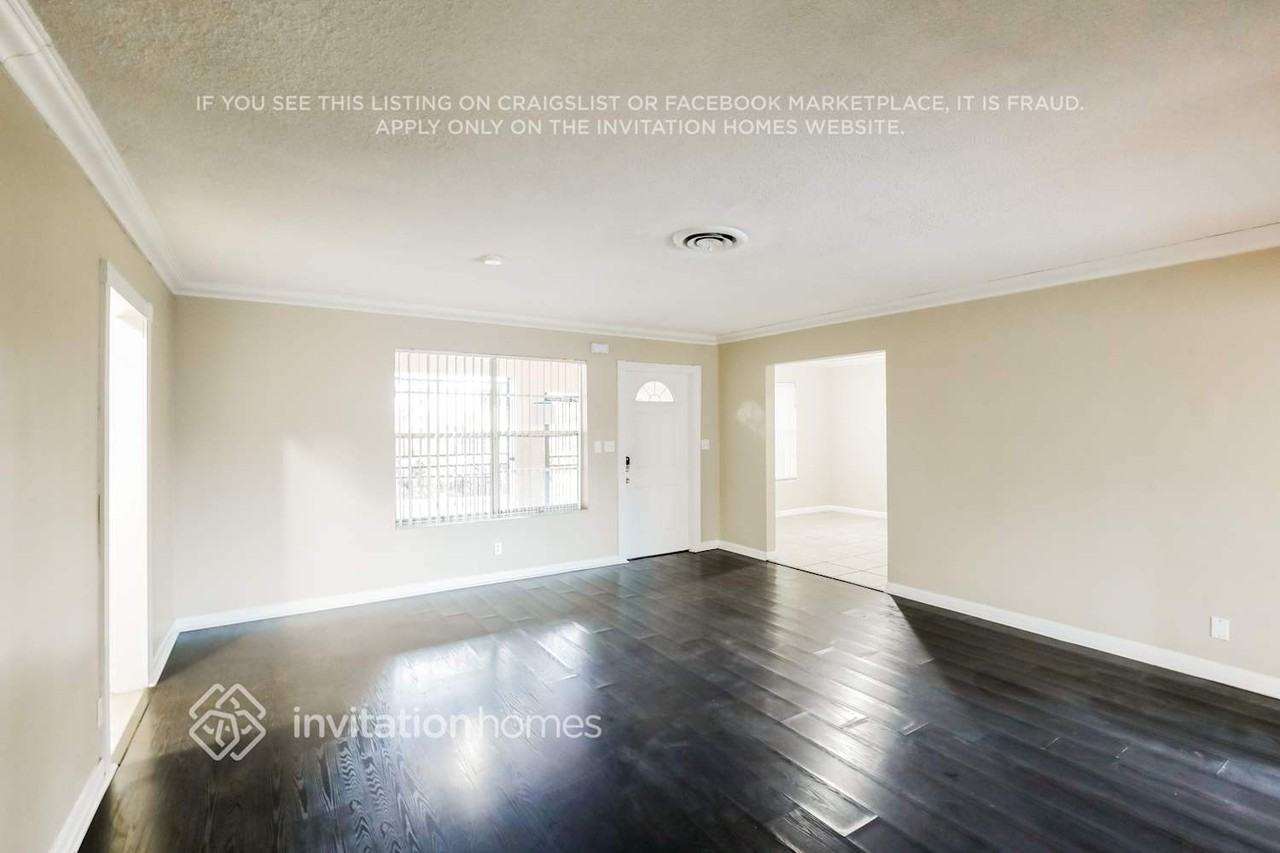 1501 N 46th Ave - Photo 3 of 17