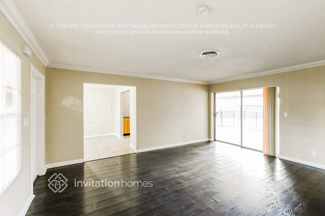 1501 N 46th Ave - Photo 4 of 17