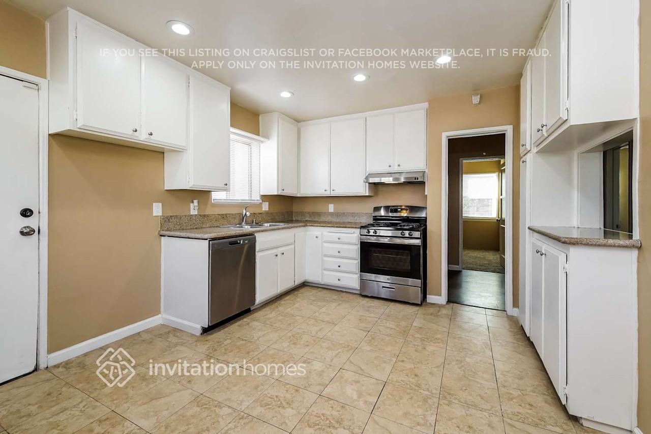 1530 W 154th Pl - Photo 6 of 17