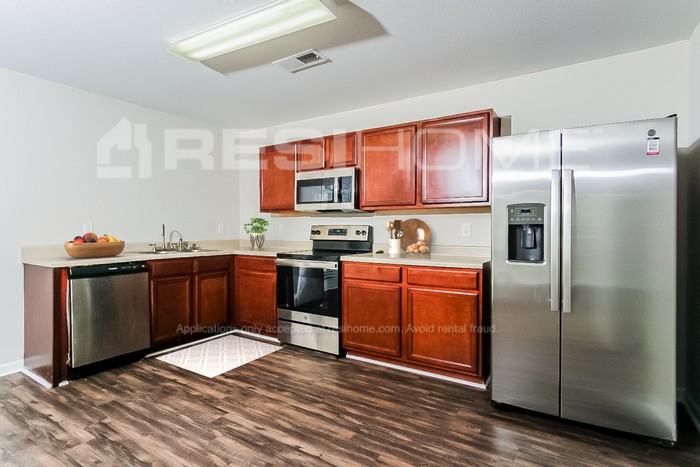 224 Farmington Dr - Photo 2 of 20