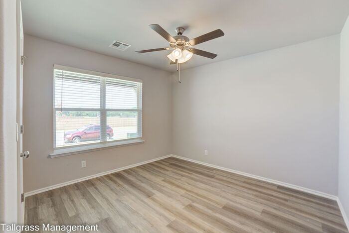 5209 Nassau Ave - Photo 7 of 29