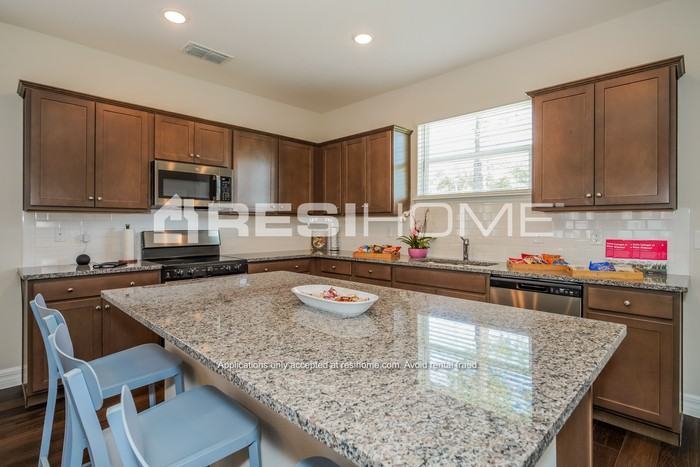 8166 Arrowwood Loop - Photo 3 of 19