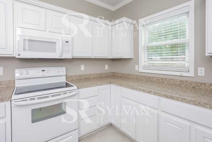 117 Tryon Street - Photo 6 of 16