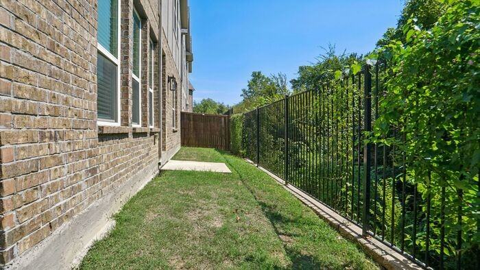 1707 Paytyn Dr #1707PD - Photo 4 of 50