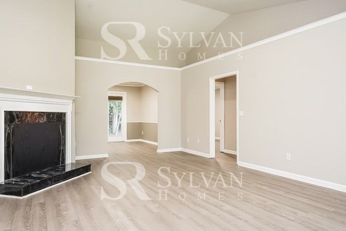 1602 Glenn Meade Dr - Photo 3 of 15