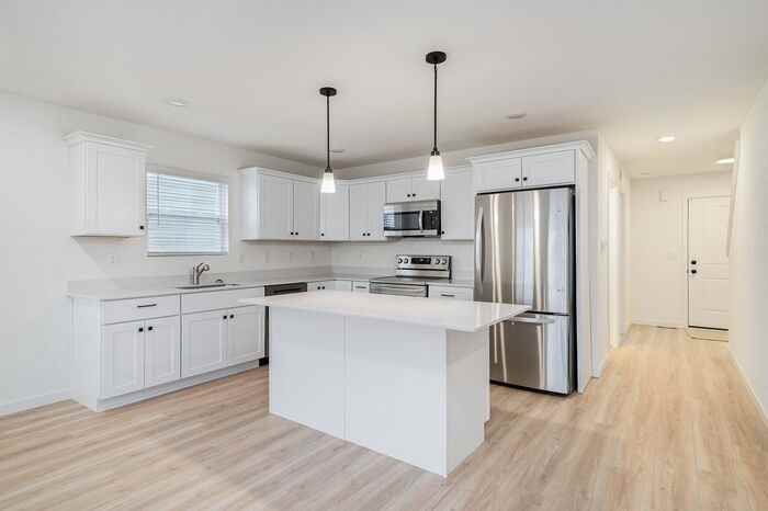 109 109 Iris Court - Photo 2 of 23