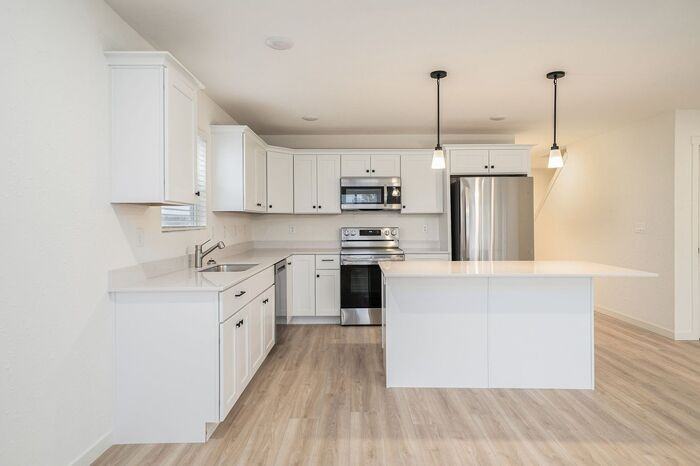 109 109 Iris Court - Photo 3 of 23