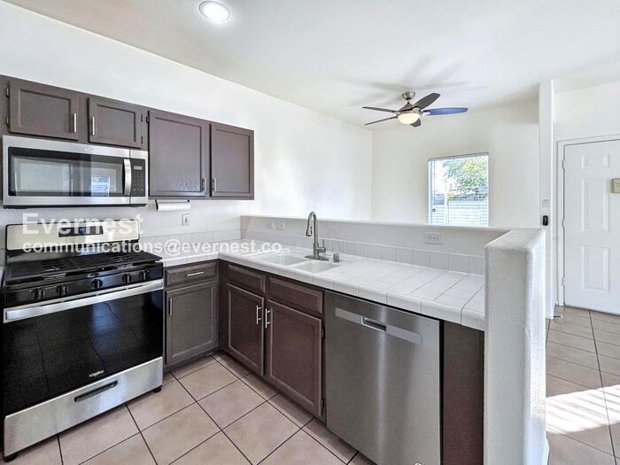 5922 Vegas Dr - Photo 7 of 22