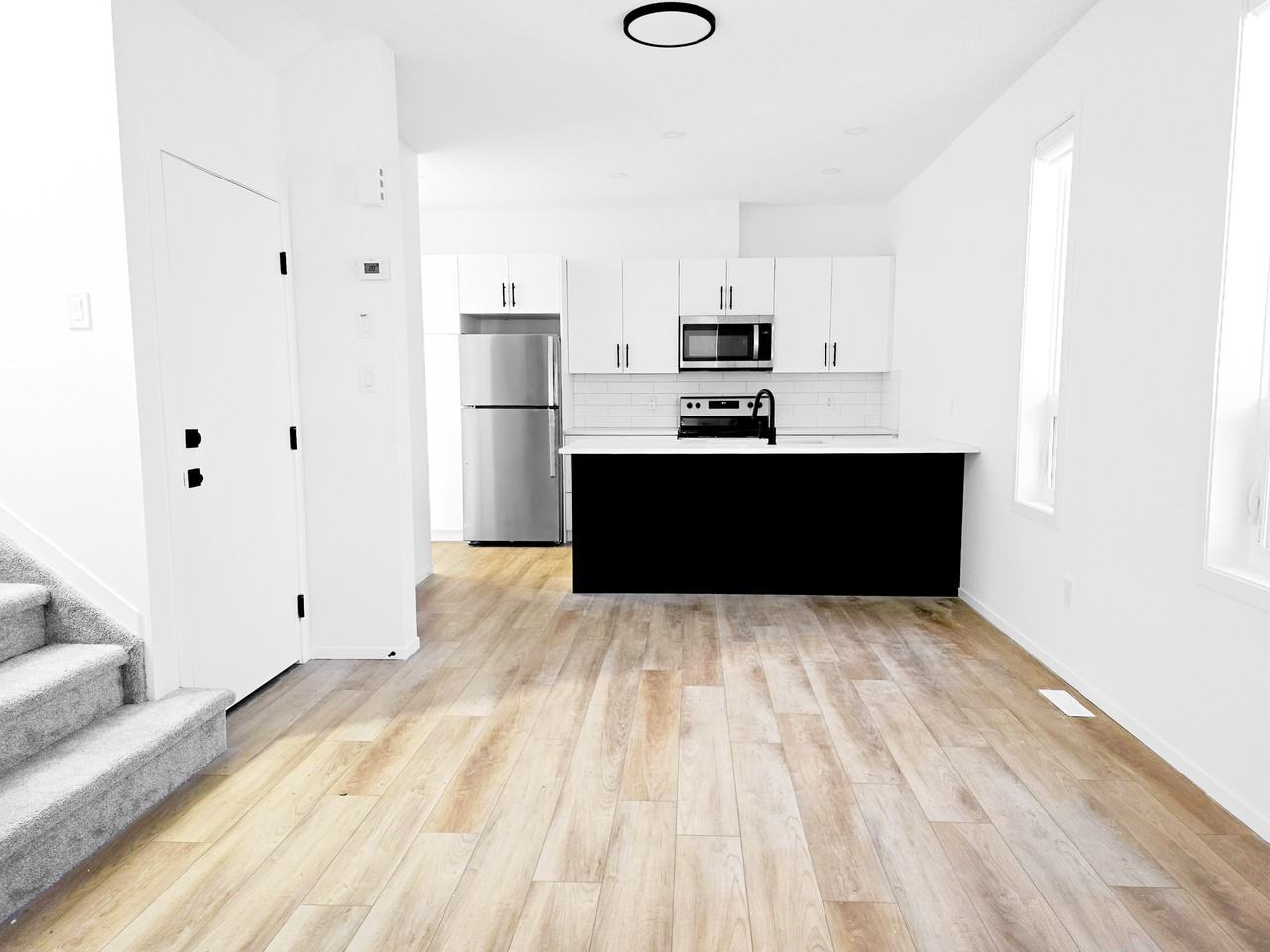 10514 121 Avenue NW #10514MAIN - Photo 3 of 17