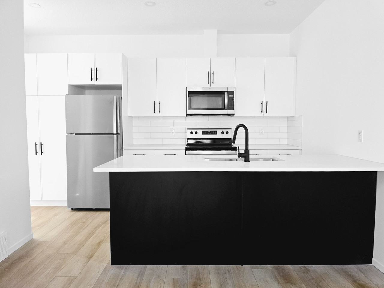 10514 121 Avenue NW #10514MAIN - Photo 4 of 17