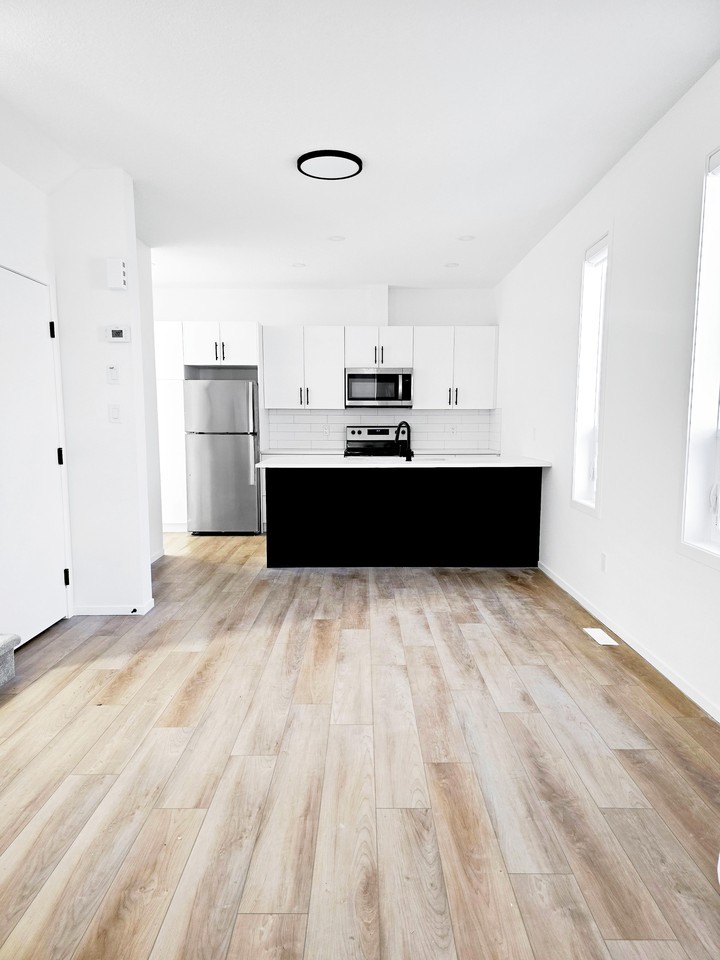 10514 121 Avenue NW #10514MAIN - Photo 5 of 17