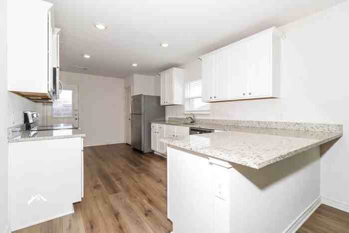 125 Stratton Lane - Photo 4 of 19