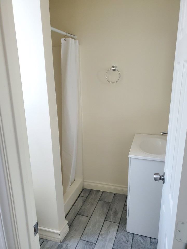 596 Friendly Ln #8 - Photo 3 of 5