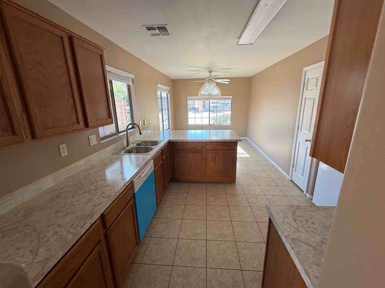 1636 E Bishop Dr #NA - Photo 2 of 10