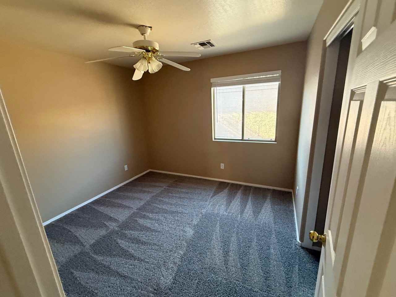 1636 E Bishop Dr #NA - Photo 3 of 10