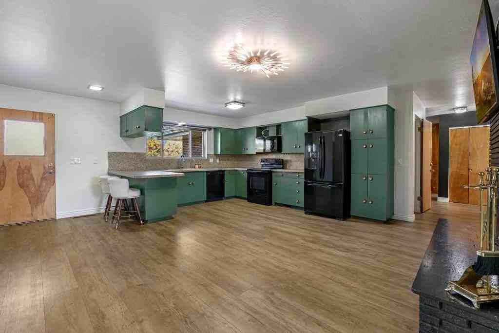 216 Diana Dr - Photo 2 of 16
