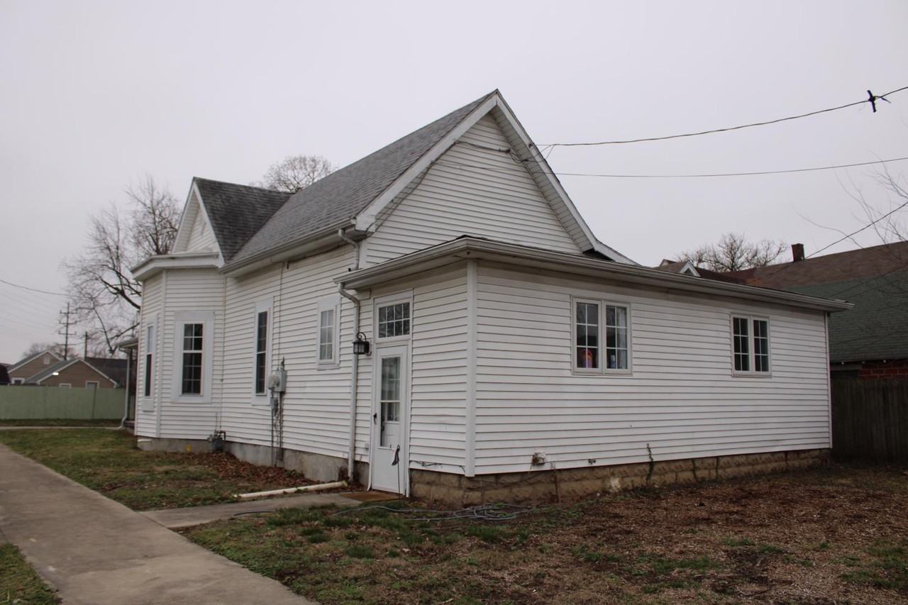 1610 19th Street - Photo 3 of 12