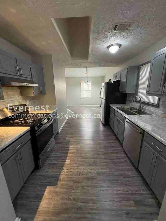 130 Summerfield Drive - Photo 3 of 30