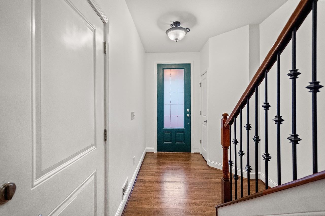 110 Plumrose Ln - Photo 3 of 20