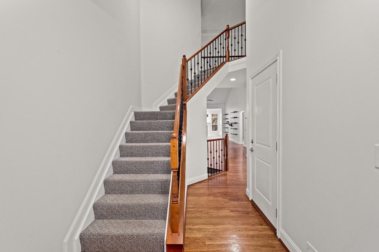 110 Plumrose Ln - Photo 6 of 20