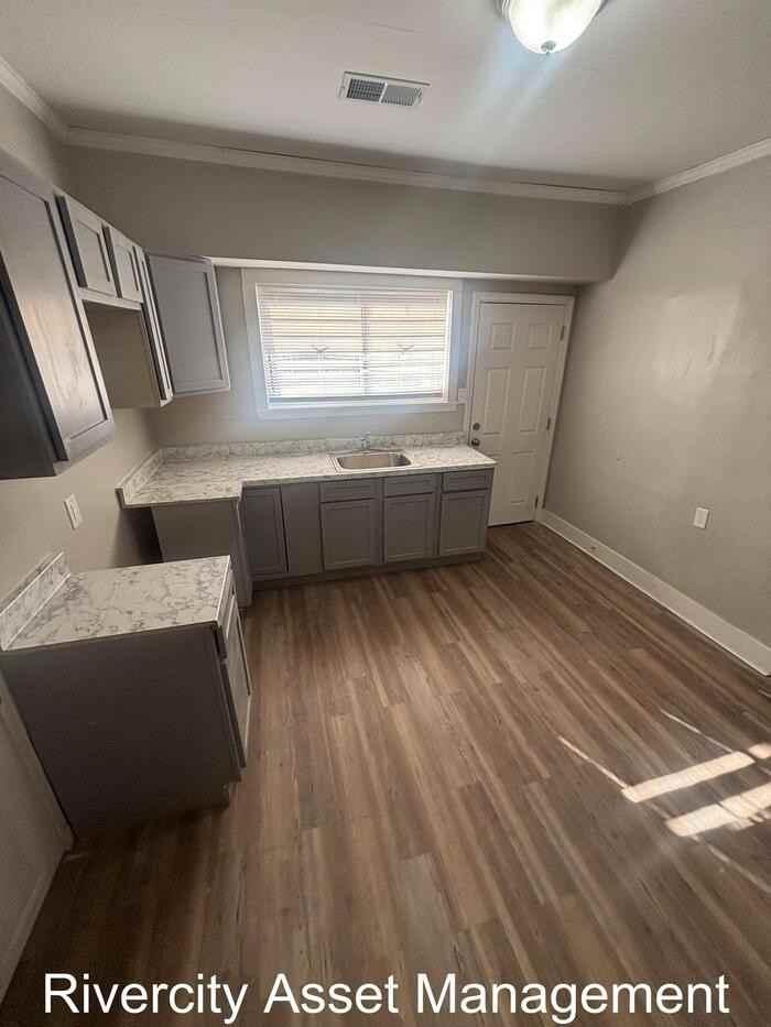 667 Marechalneil St - Photo 5 of 13