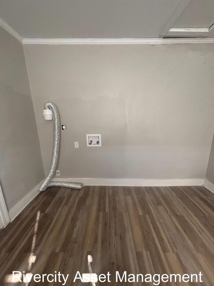 667 Marechalneil St - Photo 7 of 13