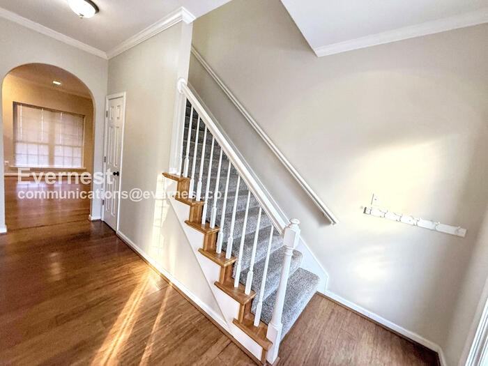 607 Parkside Circle - Photo 2 of 35