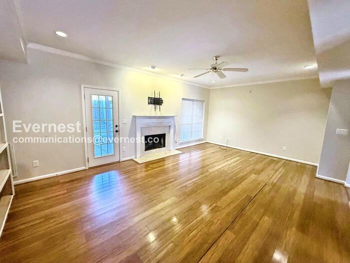 607 Parkside Circle - Photo 4 of 35