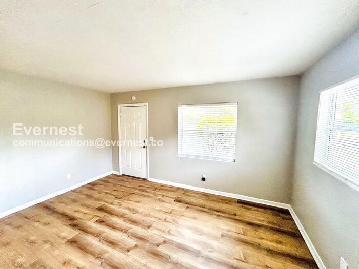 10546 106th Ave #A - Photo 4 of 23