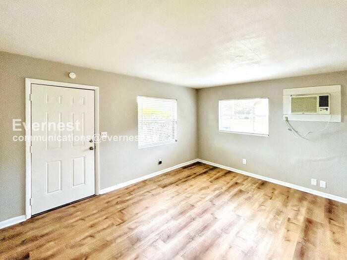 10546 106th Ave #A - Photo 5 of 23