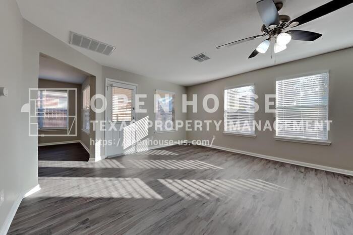 32339 Summer Park Ln - Photo 4 of 21