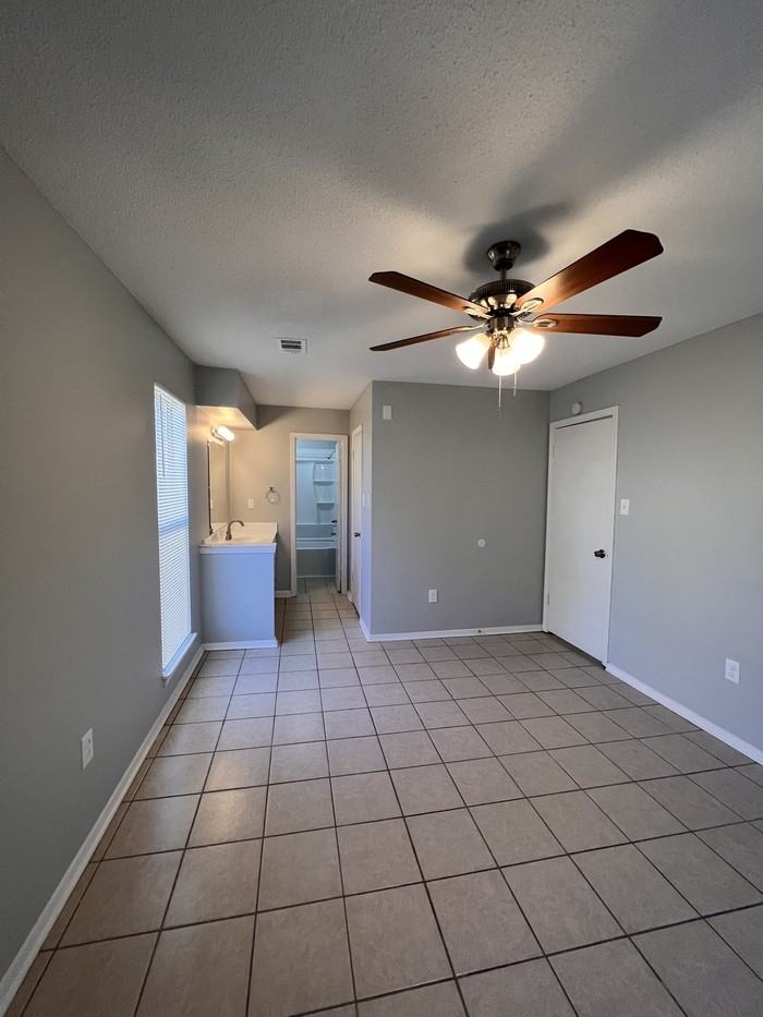 6270 Jamestown Avenue - Photo 3 of 15