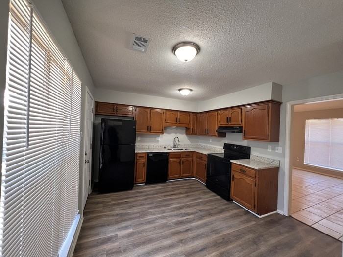 6270 Jamestown Avenue - Photo 6 of 15