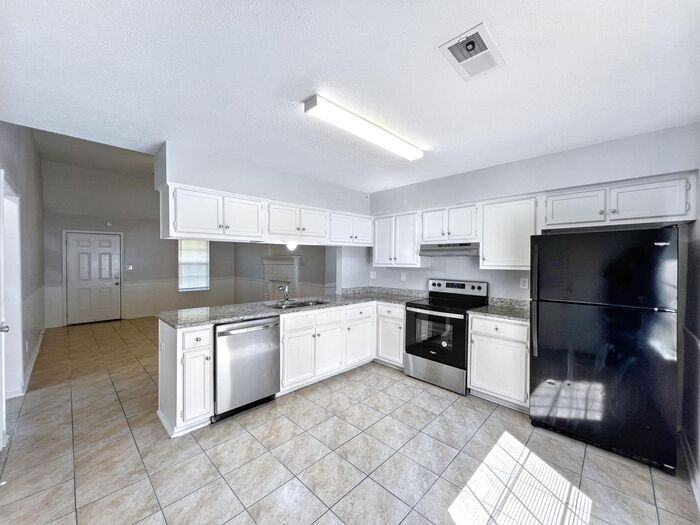 5880 Waverly Drive - Photo 4 of 18