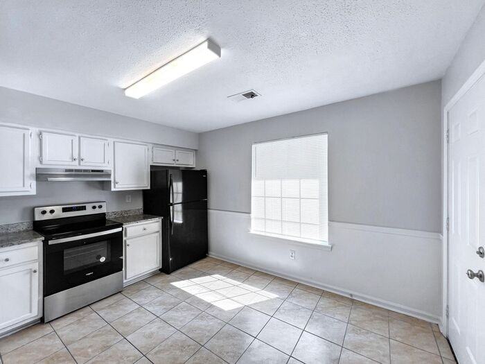 5880 Waverly Drive - Photo 5 of 18