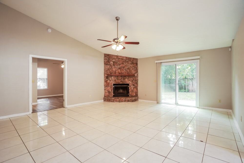 8228 Honeysuckle Ln - Photo 4 of 16