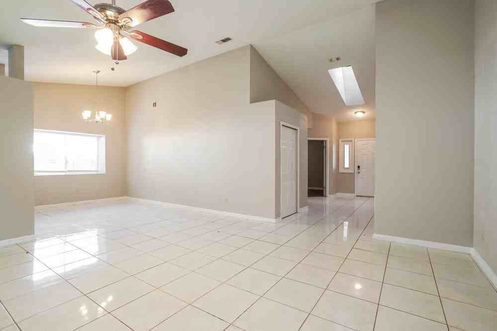 8228 Honeysuckle Ln - Photo 5 of 16