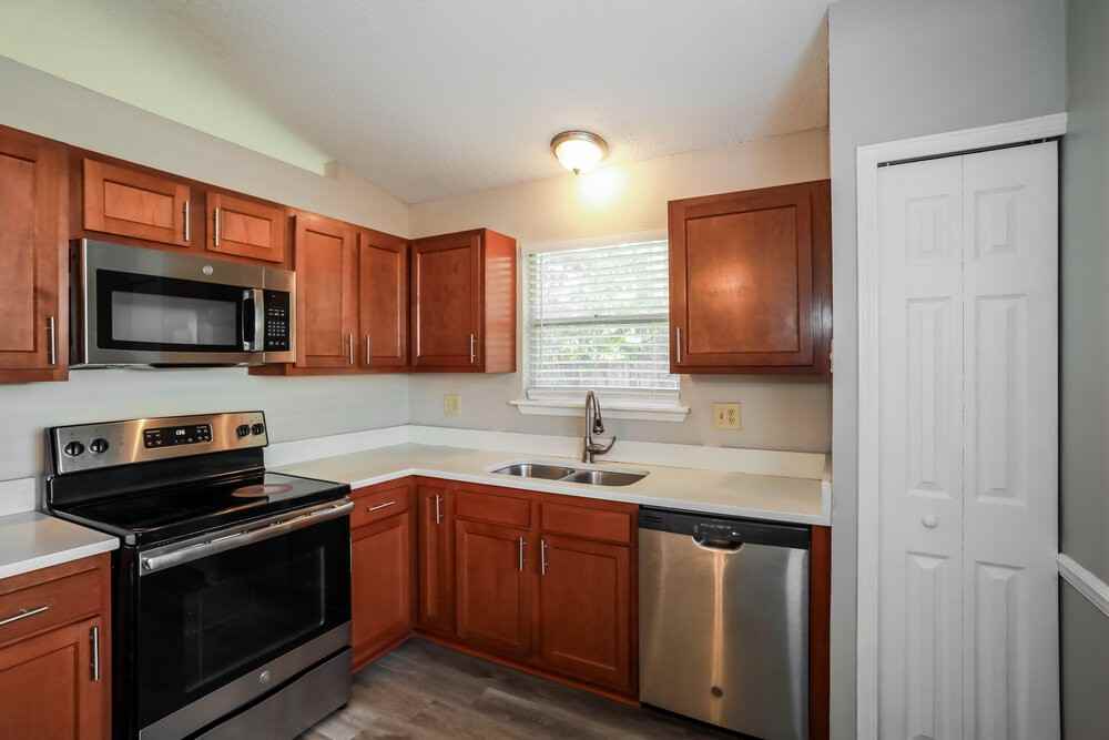 8228 Honeysuckle Ln - Photo 7 of 16