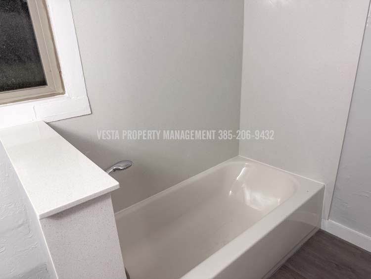 2646 Eccles Avenue #R - Photo 5 of 7