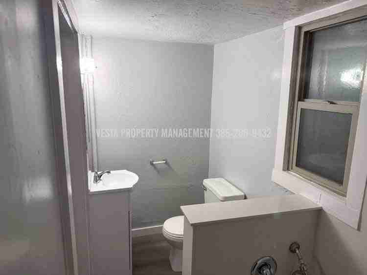 2646 Eccles Avenue #R - Photo 6 of 7