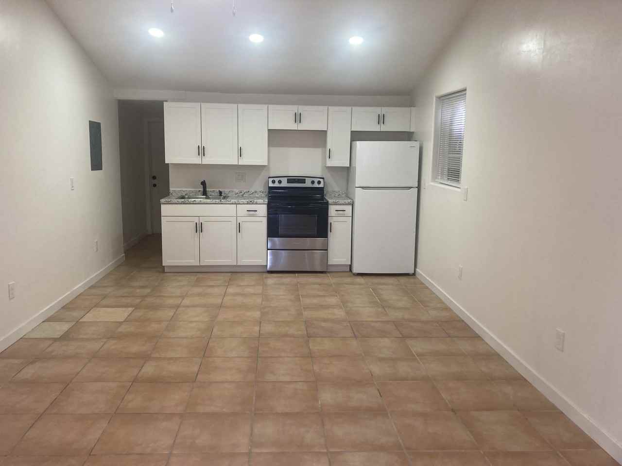 2701 N Martin Ave #2 - Photo 3 of 15