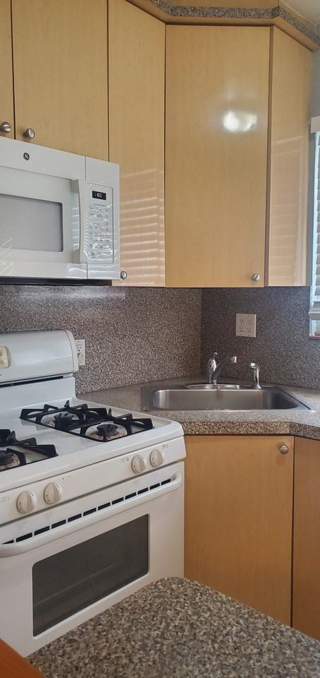 196 196 38 Pompeii Avenue #1D - Photo 6 of 33