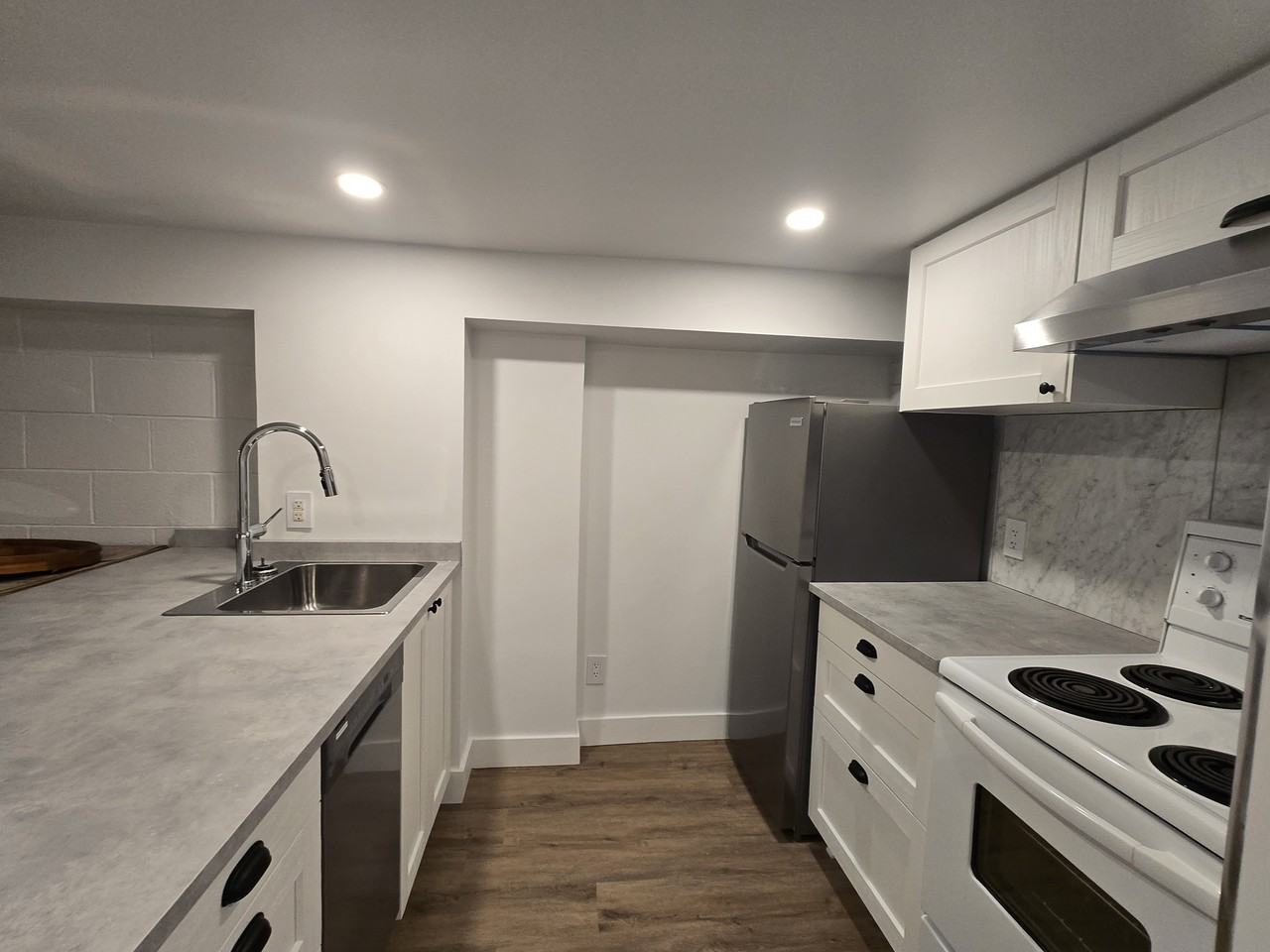 Strathcona Avenue - Photo 4 of 14