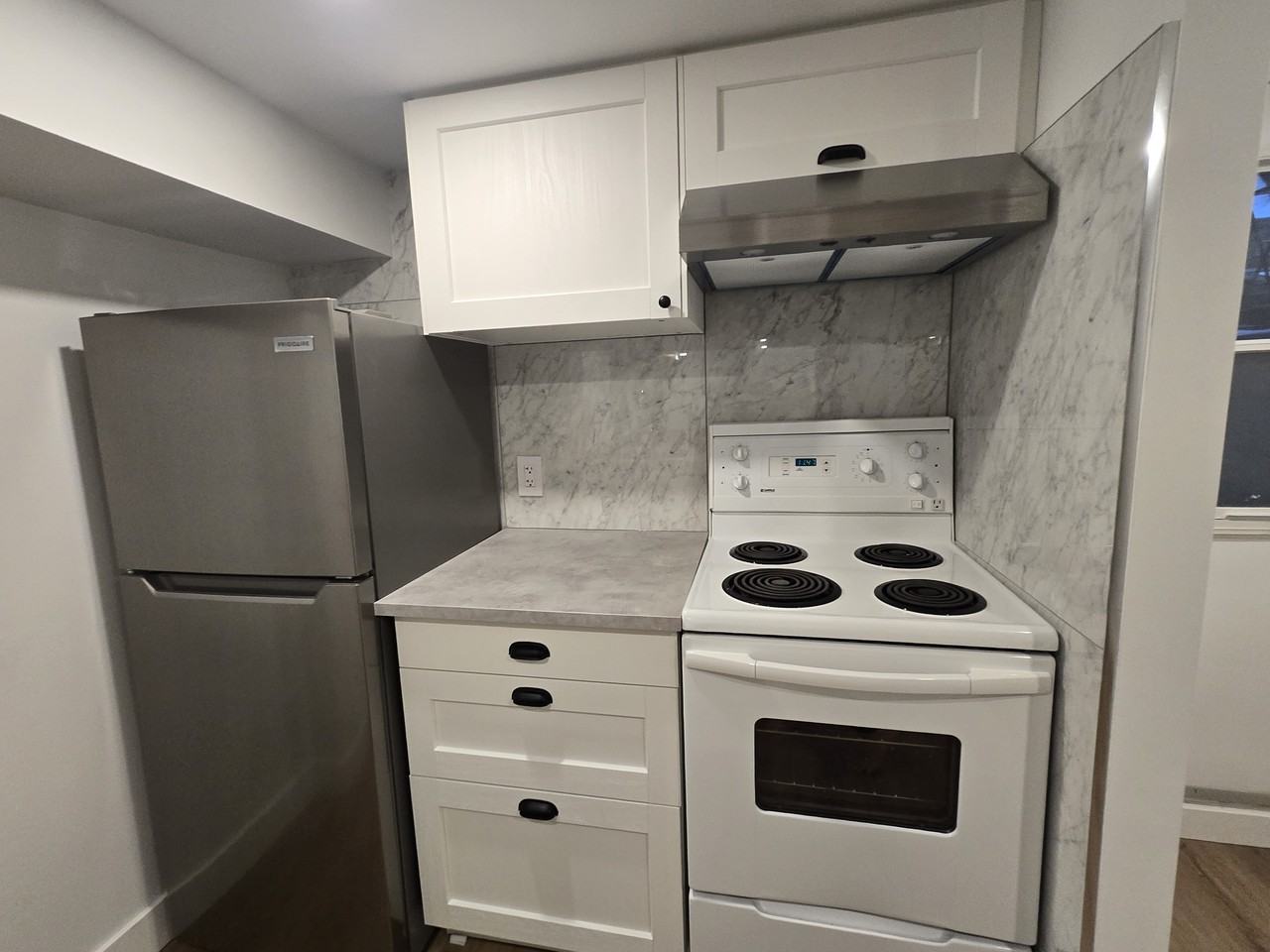 Strathcona Avenue - Photo 5 of 14